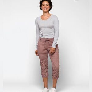 The North Face Aphrodite 2.0 Capri Pant - Blush Pink - Size M